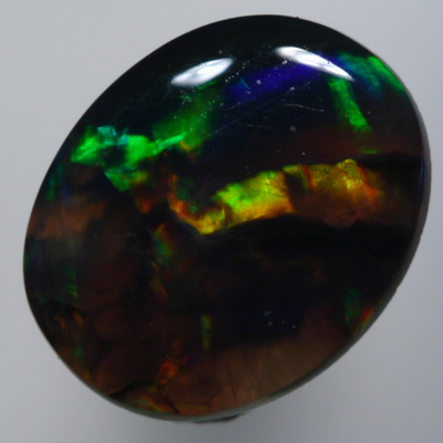 SOLID BLACK OPAL Strong, dark colours, wine red and bottle green
